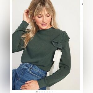 💚 green ruffles top 💚
